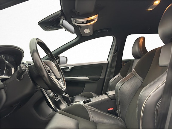 Volvo XC60 11 of 28