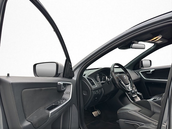 Volvo XC60 10 of 28