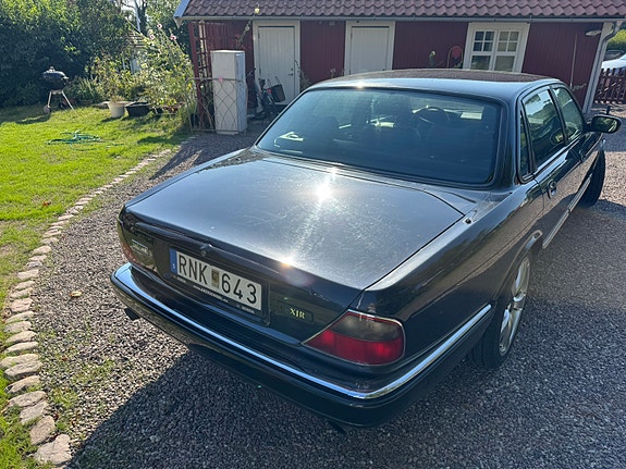 Jaguar XJR 6 of 13