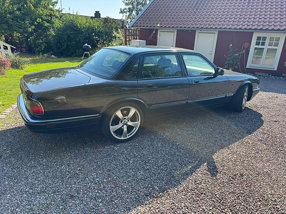 Jaguar XJR 5 of 13