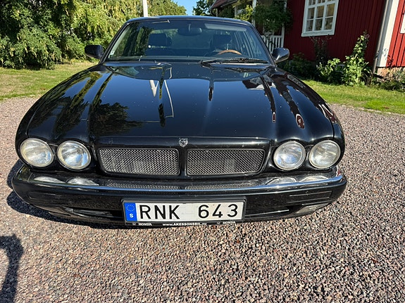Jaguar XJR 7 of 13