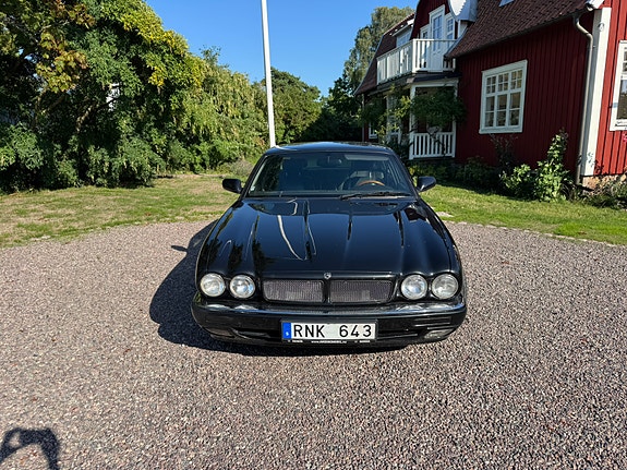 Jaguar XJR 3 of 13