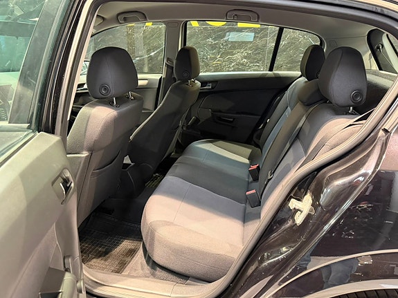 Opel Astra 13 of 20