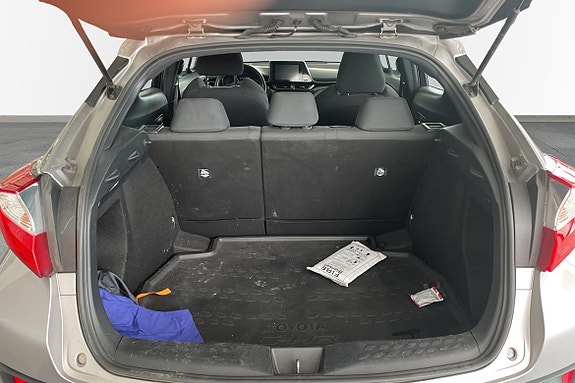 Toyota C-HR 10 of 10