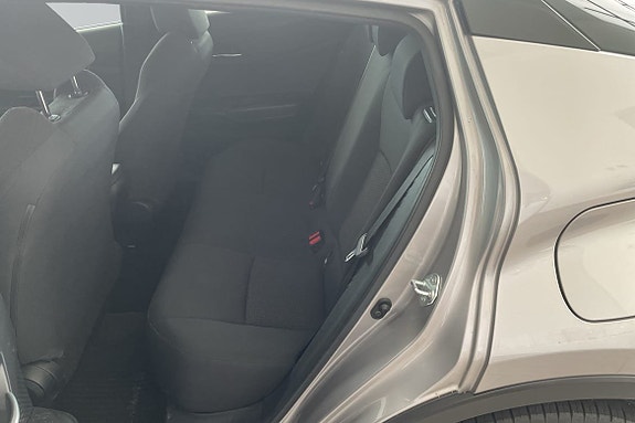 Toyota C-HR 7 of 10