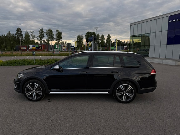 Volkswagen Golf Alltrack 3 of 11