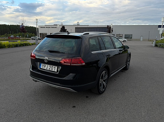 Volkswagen Golf Alltrack 5 of 11