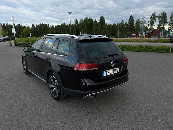 Volkswagen Golf Alltrack 4 of 11