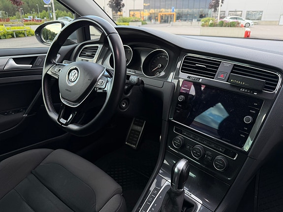 Volkswagen Golf Alltrack 11 of 11