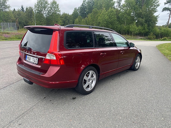 Volvo V70 3 of 7