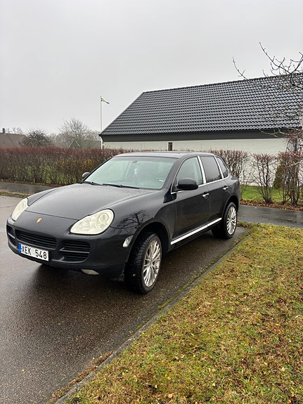 Porsche Cayenne S 3 of 4