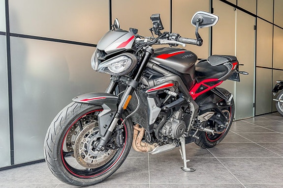 Triumph Street Triple 765 R Low 2 of 5