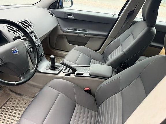 Volvo V50 5 of 9
