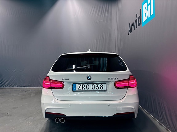 BMW 320i 6 of 28