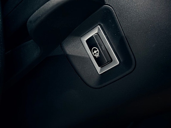 BMW 320i 18 of 28