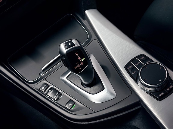 BMW 320i 17 of 28