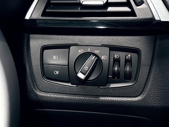 BMW 320i 19 of 28