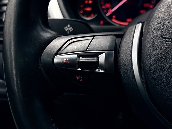 BMW 320i 14 of 28