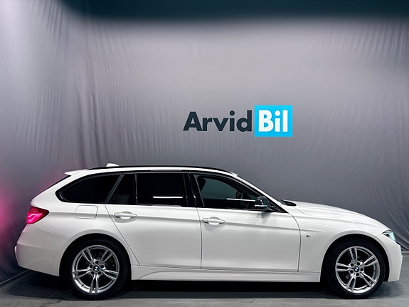 BMW 320i 3 of 28