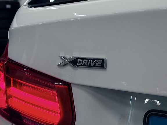 BMW 320i 7 of 28