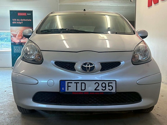 Toyota Aygo 2 of 8