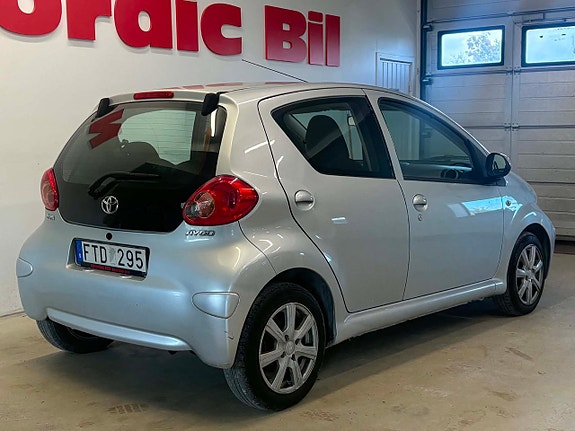 Toyota Aygo 4 of 8