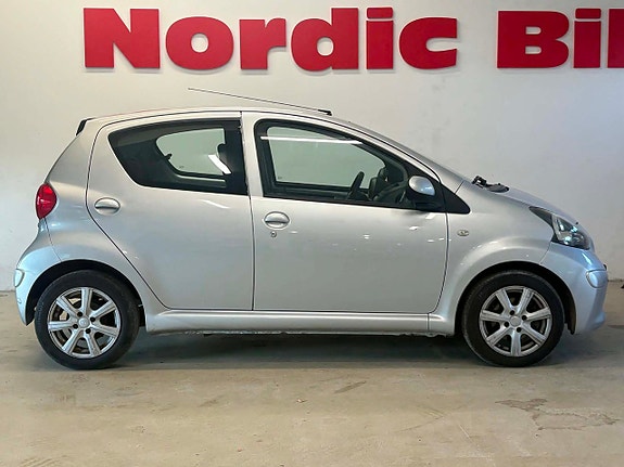 Toyota Aygo 3 of 8