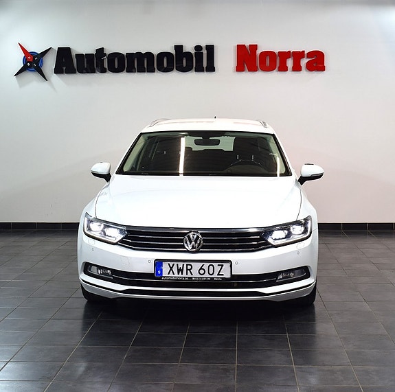 Volkswagen Passat 2 of 23
