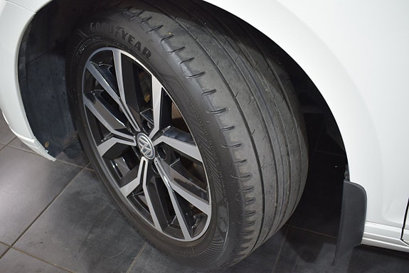 Volkswagen Passat 22 of 23