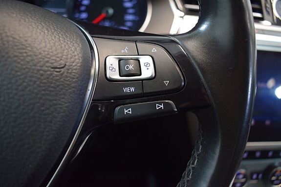 Volkswagen Passat 18 of 23