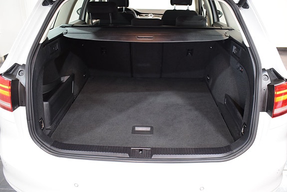 Volkswagen Passat 5 of 23