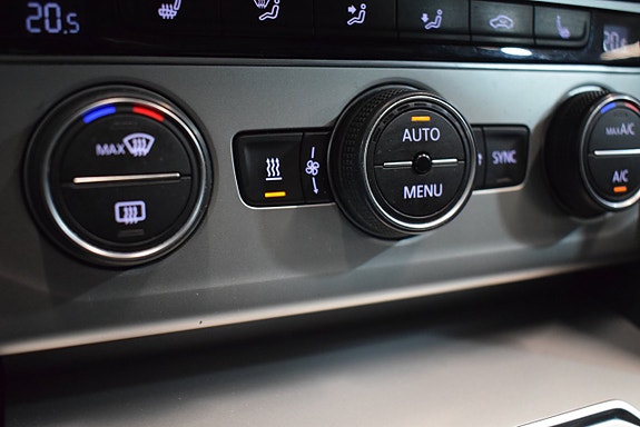 Volkswagen Passat 19 of 23