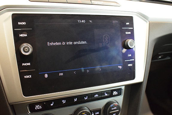 Volkswagen Passat 21 of 23
