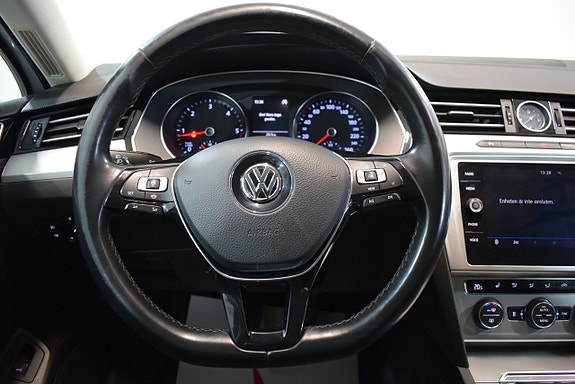 Volkswagen Passat 16 of 23