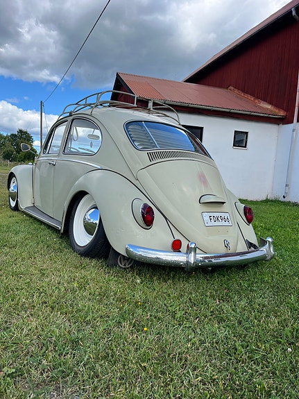 Volkswagen 1300 2 of 3