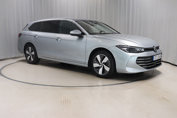 Volkswagen Passat 3 of 12