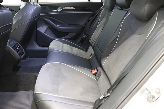 Volkswagen Passat 8 of 12