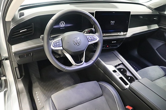Volkswagen Passat 9 of 12