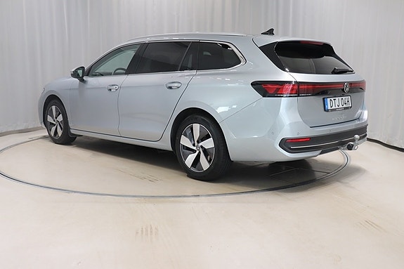 Volkswagen Passat 6 of 12