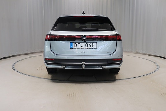 Volkswagen Passat 5 of 12
