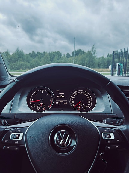 Volkswagen Golf VII 10 of 13