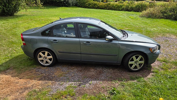 Volvo S40 2 of 5