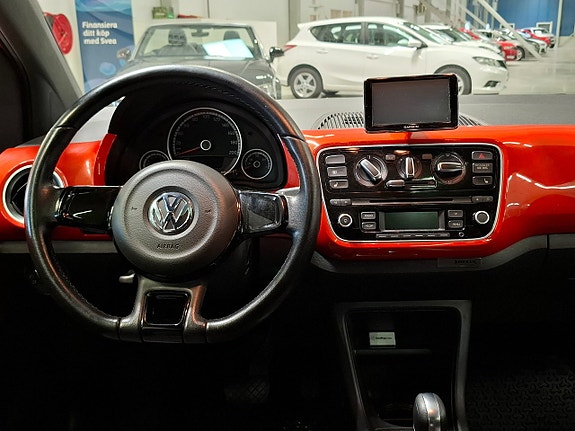 Volkswagen UP! 21 of 28