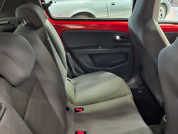 Volkswagen UP! 27 of 28