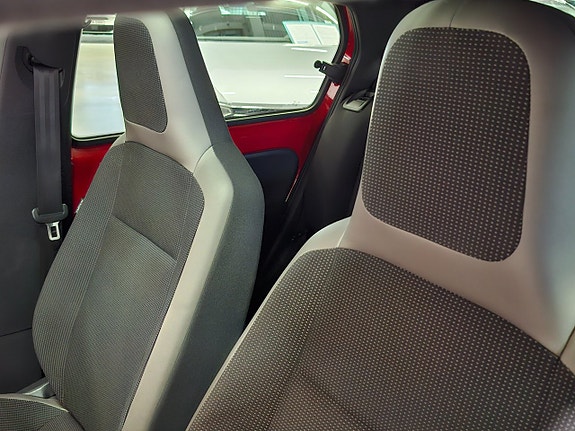 Volkswagen UP! 14 of 28