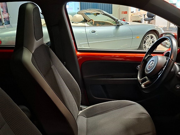 Volkswagen UP! 25 of 28