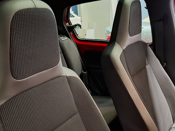 Volkswagen UP! 26 of 28
