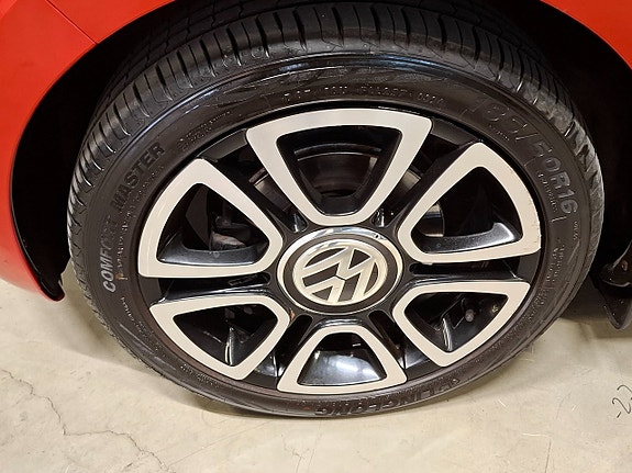 Volkswagen UP! 28 of 28