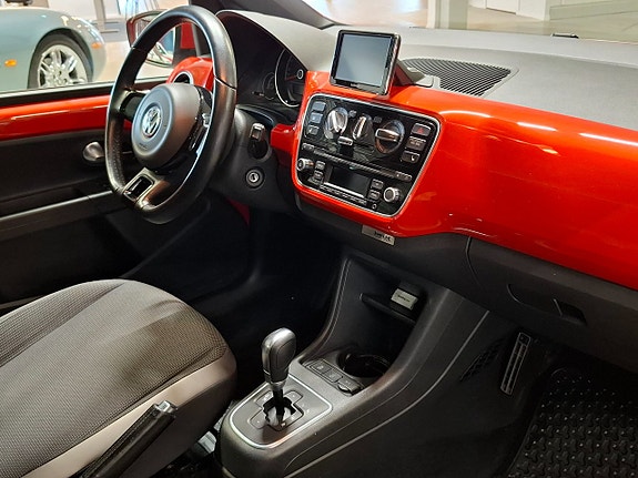 Volkswagen UP! 24 of 28