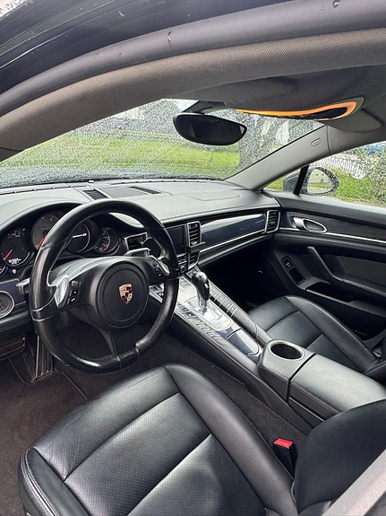 Porsche Panamera 4S 4 of 4